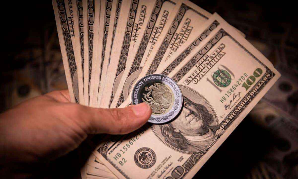 Peso mexicano cierra su peor semana desde principios de abril; cae 0.97%