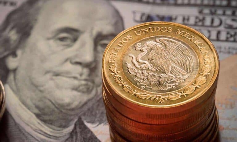 Peso mexicano gana terreno frente al dólar ante optimismo por techo de deuda de EU