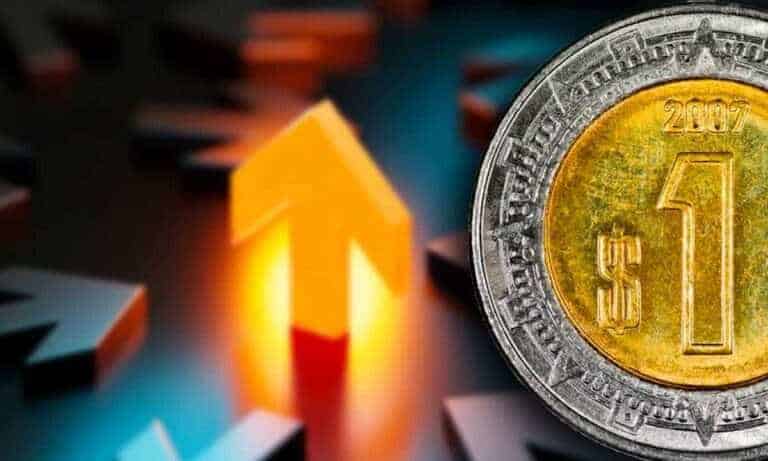 Peso ‘da un respiro’ a su mejor nivel en siete años y cierra en 17.48 unidades por dólar