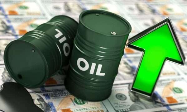 Petróleo repunta 4% en el día, pero anota una racha de pérdidas semanales no vista desde noviembre