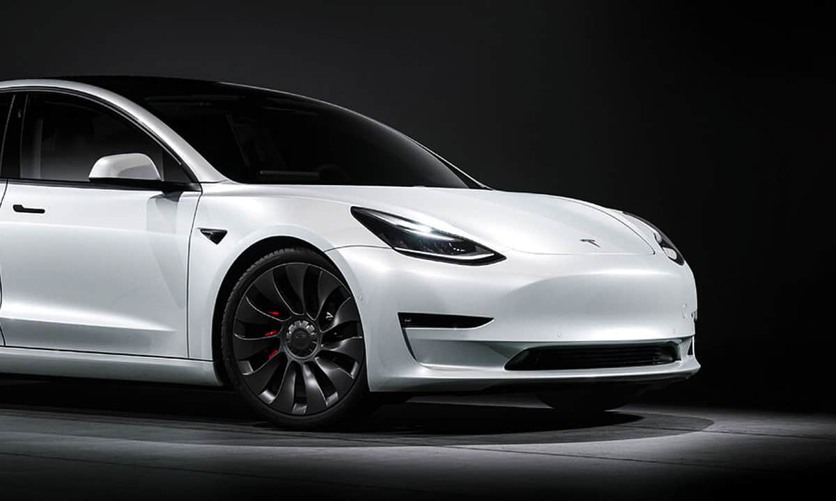 Tesla, de Elon Musk, reanuda pedidos de su Model 3 con un precio reducido en 19%