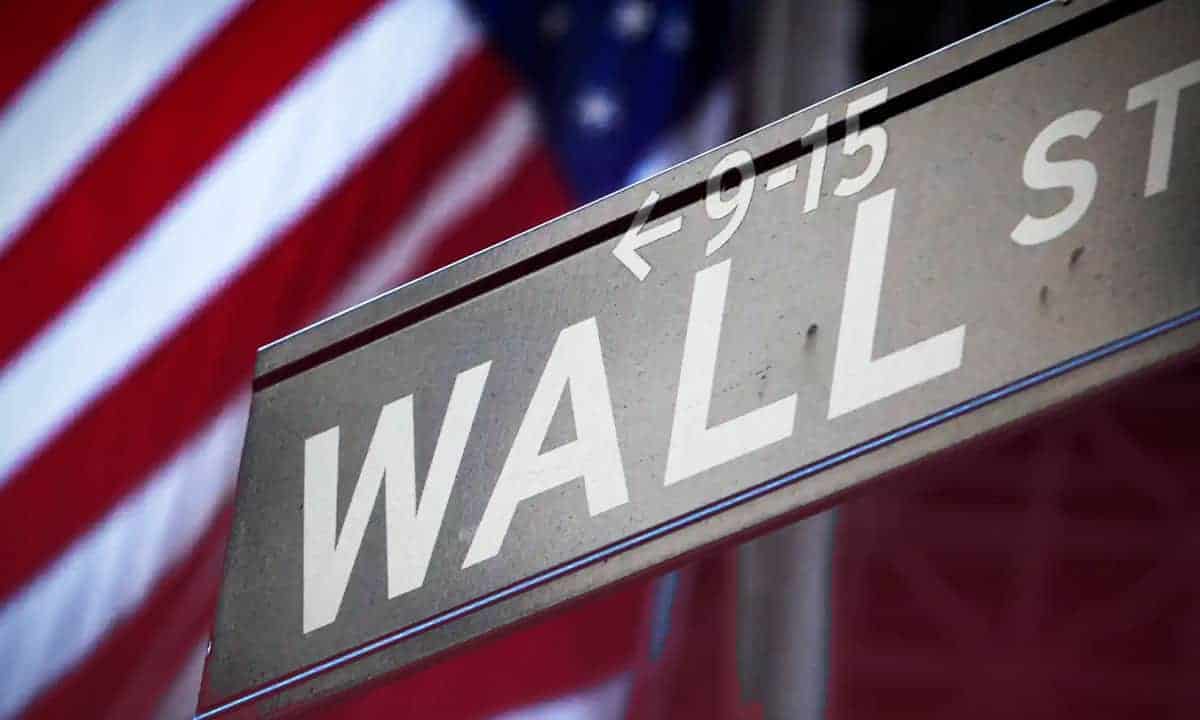 Desplome en un par de bancos hunde a Wall Street este martes