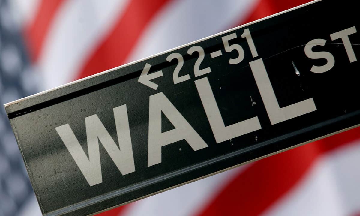 Wall Street cierra mixto previo a la reunión sobre deuda de EU; Nasdaq supera máximo de 52 semanas