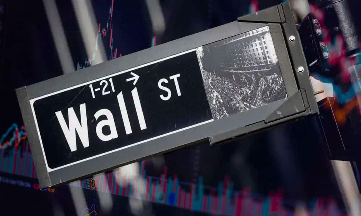 Wall Street cierra con números rojos, pero el Nasdaq anota su tercera semana con ganancias