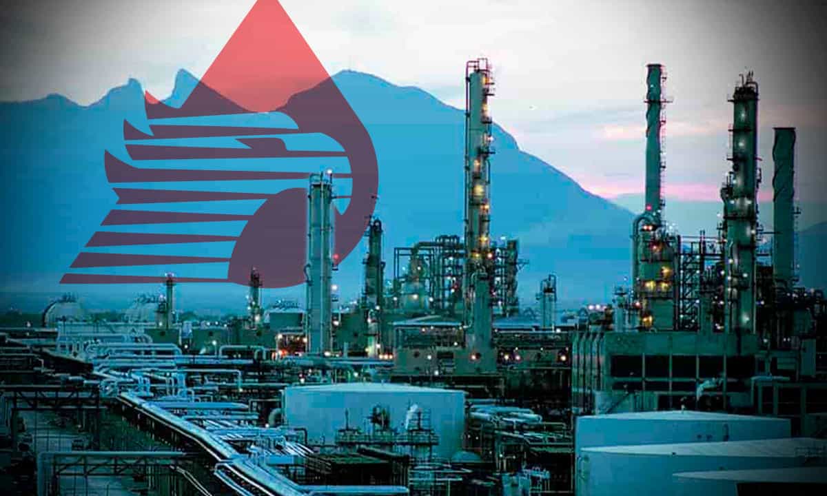 Pemex sufre desplome de 17% en procesamiento de crudo en refinerías durante mayo