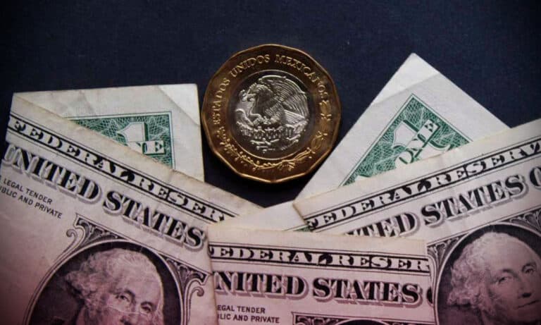 El peso mexicano cierra con pérdidas tras conocerse el incremento en el PIB de EU