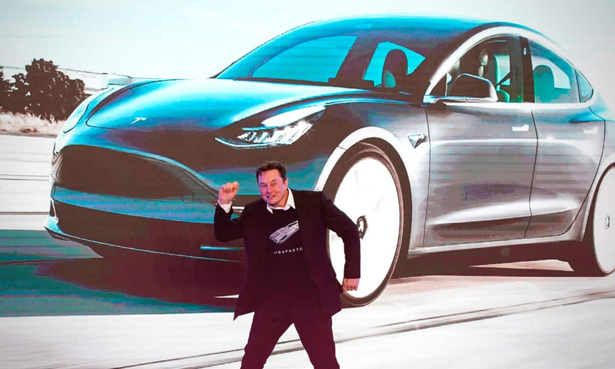 Fabricantes de autos adoptan tecnología usada por Tesla en la producción de vehículos eléctricos