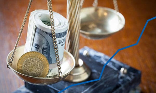 Peso mexicano se aprecia ante indicadores locales y a la espera de decisiones en política monetaria