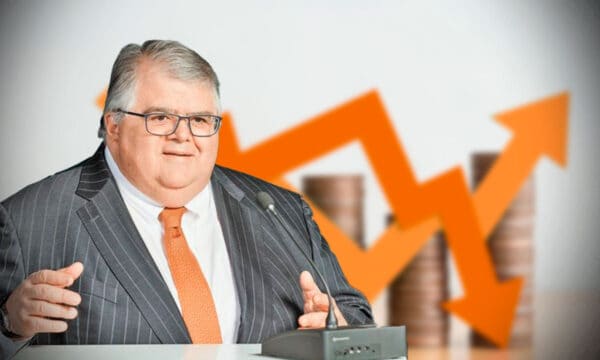 El BIS, liderado por Agustín Carstens, pide seguir aumentando las tasas de interés para combatir la inflación