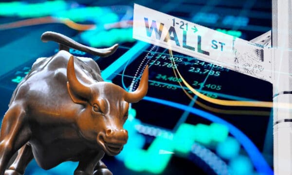 Wall Street cierra a la baja ante temor de que la Fed no reduzca las tasas de interés