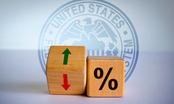 Fed seguirá subiendo la tasa de interés, pero a un ritmo más lento, indican las minutas de la reunión