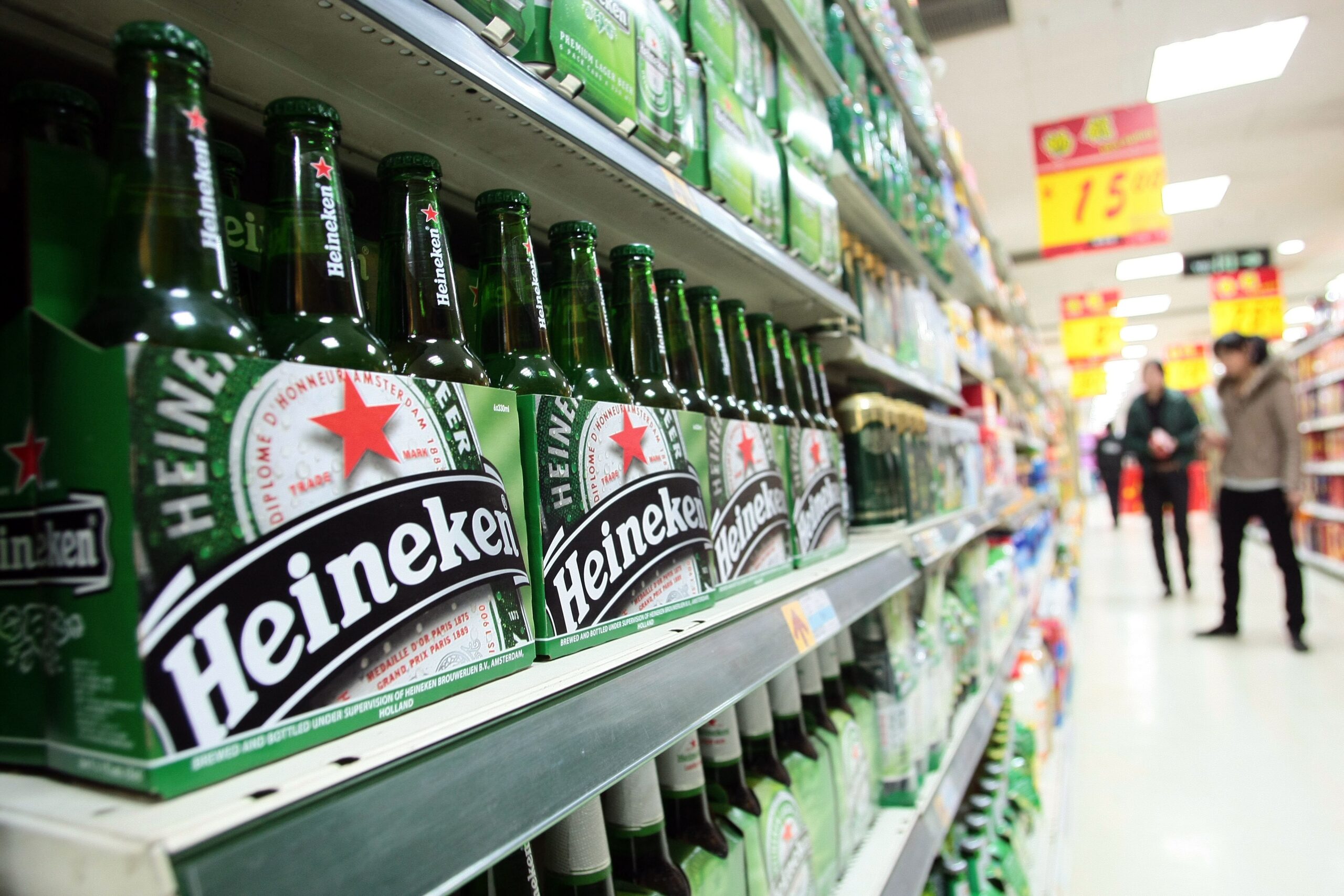 Acciones de Heineken se desploman por bajo pronóstico debido a débil consumo de cerveza