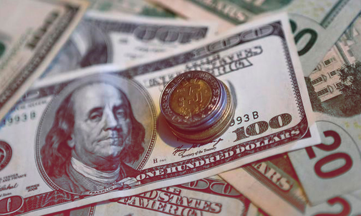 ‘Superpeso’ sigue ganando terreno al dólar: se aprecia 2.43%, su mejor semana desde marzo