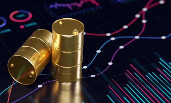 Petróleo suma su tercera jornada con ganancias y apunta su mayor alza mensual desde enero de 2022
