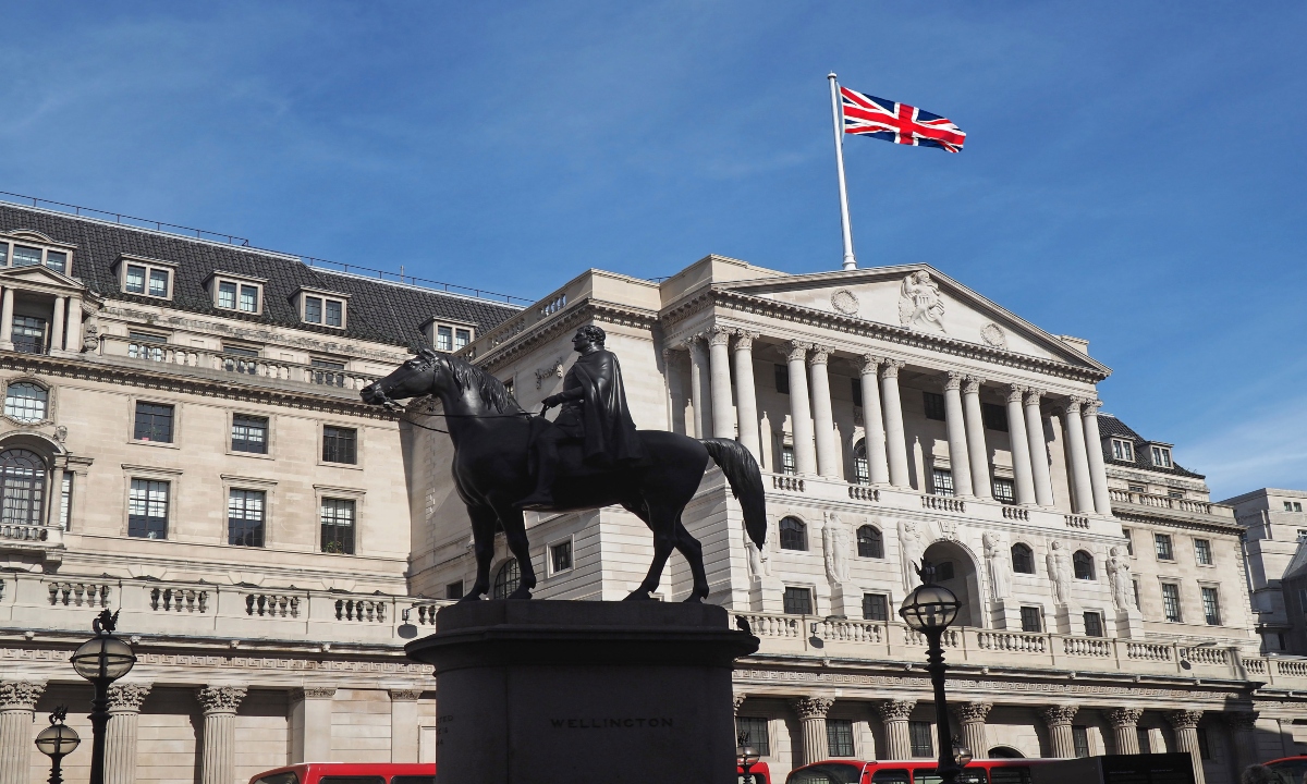 Banco de Inglaterra eleva tasa de interés a 5.25% y advierte que seguirá una política estricta