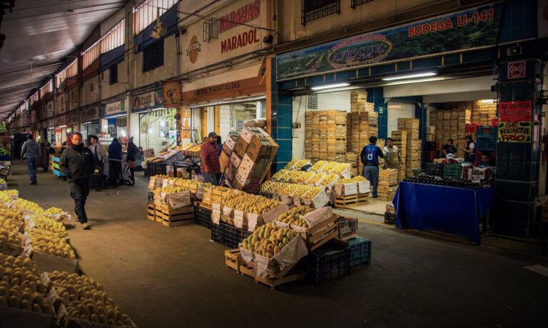 ¿Cuántas bodegas hay en la Central de Abastos Iztapalapa?