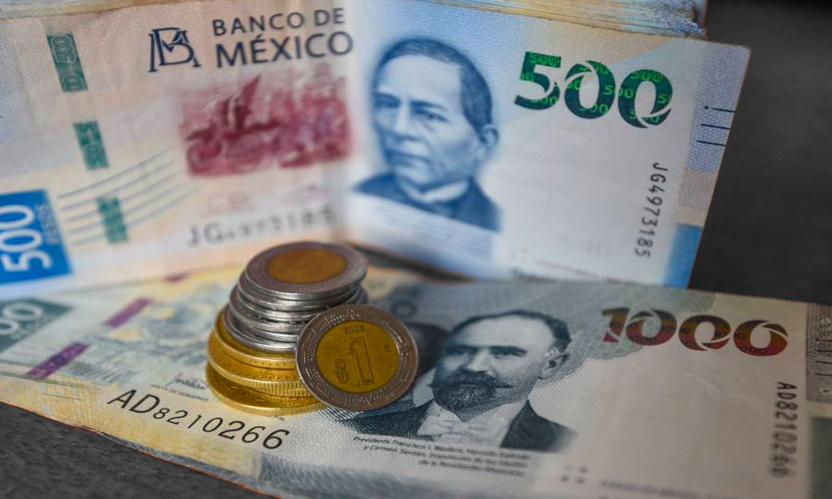 México disminuye programa de coberturas cambiarias; el peso se debilita