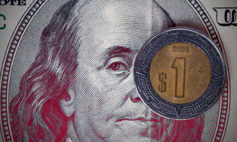 Peso recibe impulso de la economía de EU y corta racha negativa de tres jornadas