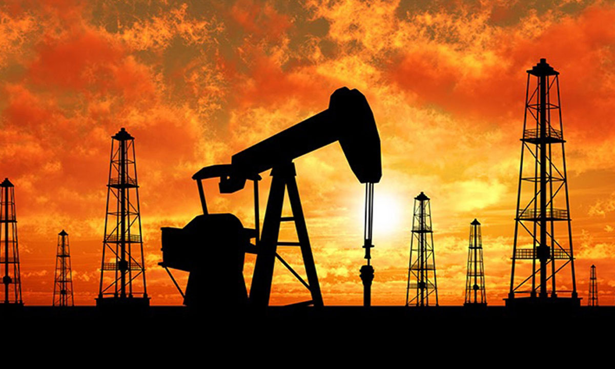 Petróleo cae más de 1% al cierre ante temores por la demanda