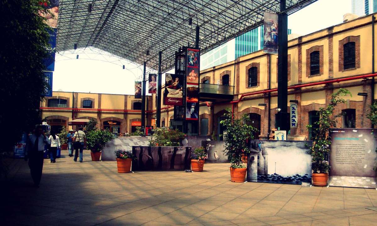 Plaza Loreto y otros edificios de Carlos Slim