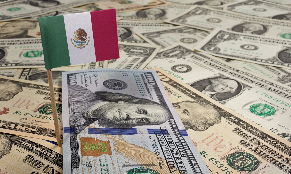 Bonos de México se desploman mientras el presupuesto 2024 de AMLO asusta al mercado