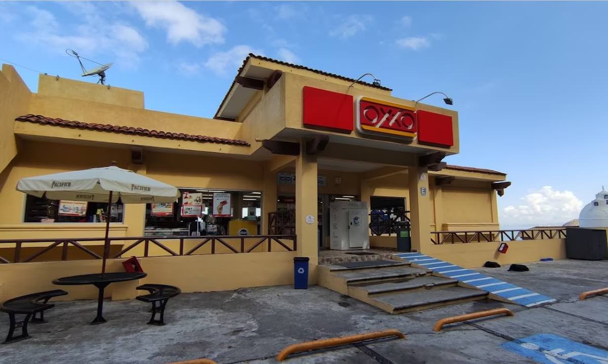 El Oxxo con vista al mar cerca de Puerto Vallarta