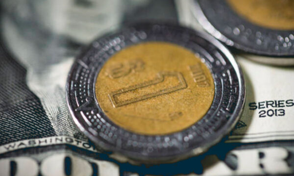 Peso se deprecia y rompe racha de cinco jornadas con ganancias; cotiza en 17.12 unidades por dólar
