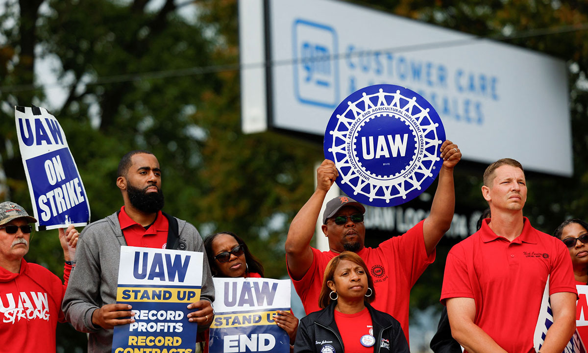 UAW amplía huelga contra Stellantis; afectará planta de camiones en Michigan