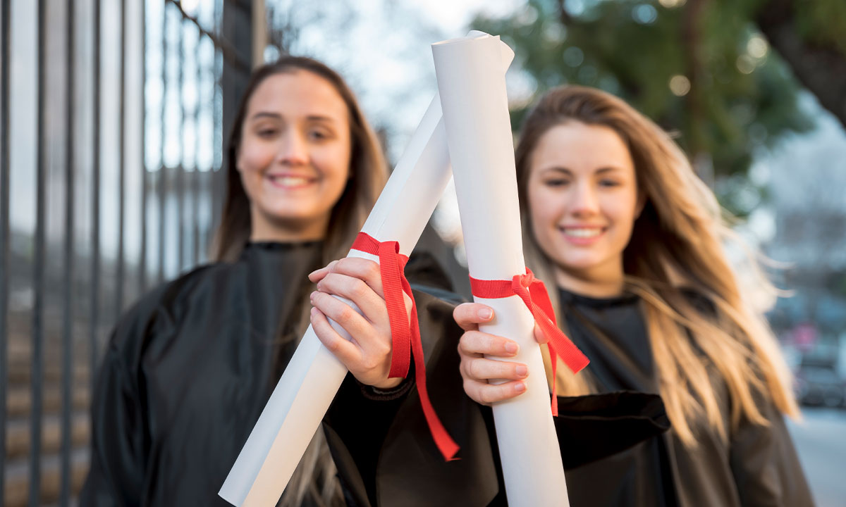 Las 10 carreras universitarias más estudiadas por mujeres en 2023