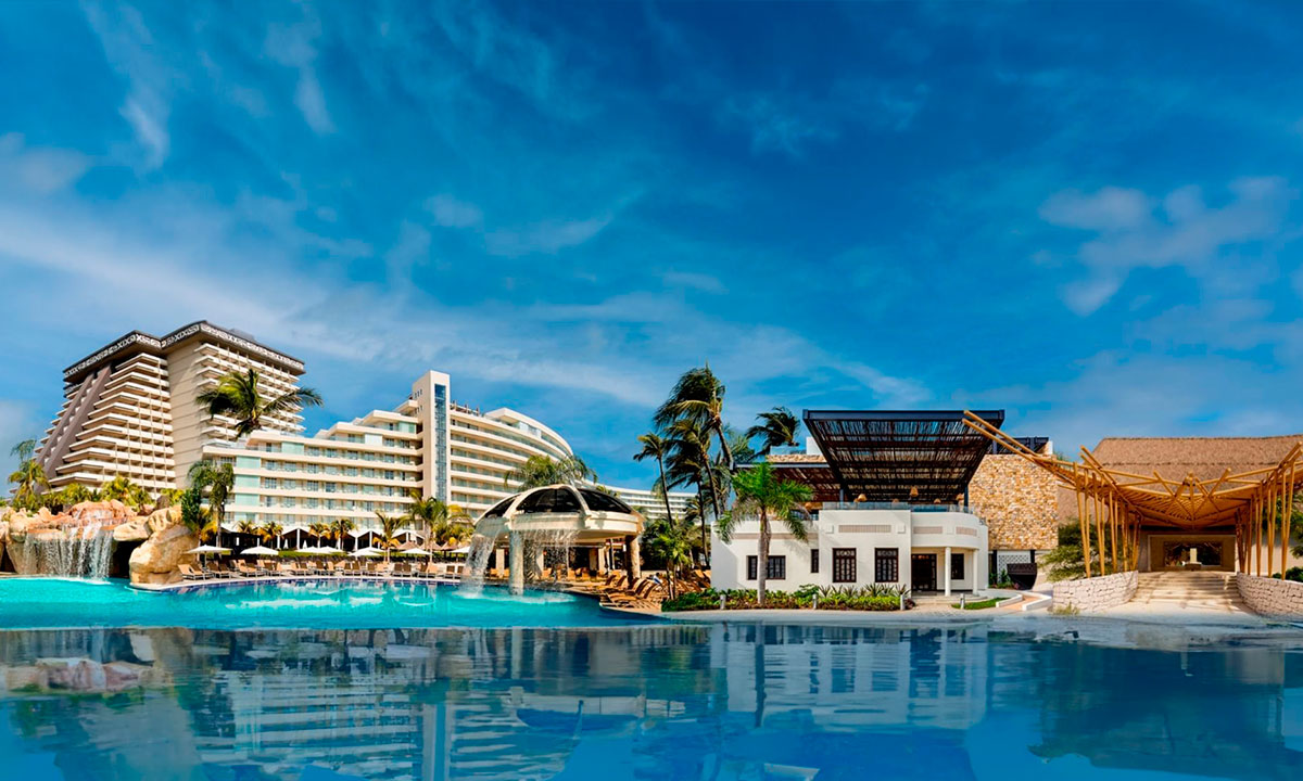 ¿Qué hoteles pertenecen a Mundo Imperial además del Princess Acapulco?