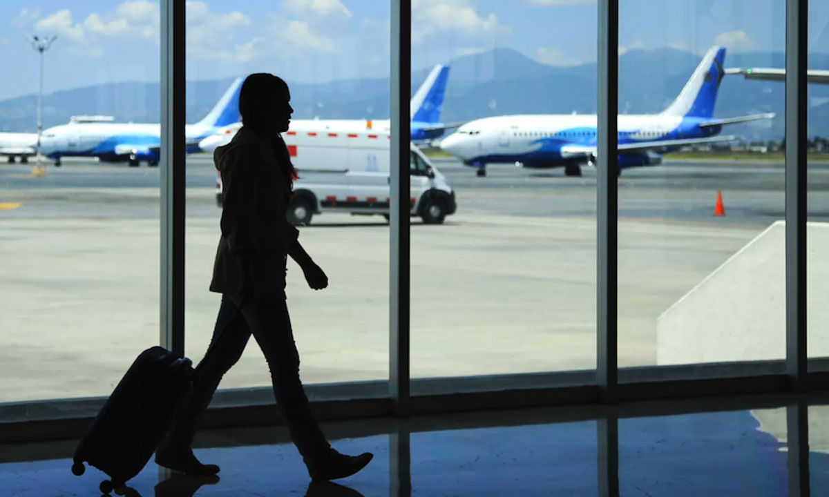 Tráfico de pasajeros aéreos sigue al alza; aumenta 28.4% en agosto, informa la IATA