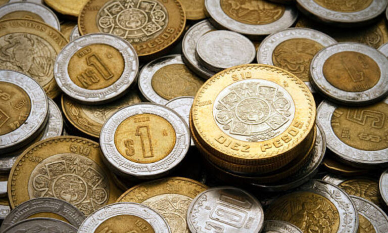 Peso mexicano se aprecia en el día, pero no evita su peor tropiezo semanal en casi 2 años