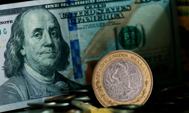 Sector aeroportuario arrastra al peso a su peor nivel desde abril; cotiza en 18.25 por dólar