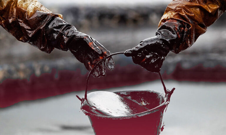 Petróleo cae alrededor de 3% ante menor preocupación por el suministro en Medio Oriente