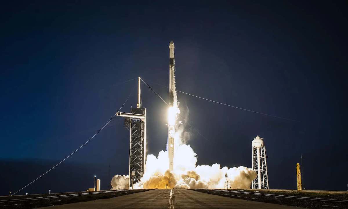 Starlink: Elon Musk juega contra Jeff Bezos y ‘opaca’ el lanzamiento de sus satélites