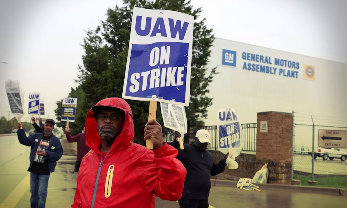 UAW y General Motors ratifican acuerdo laboral que pondría fin a la huelga en esta automotriz