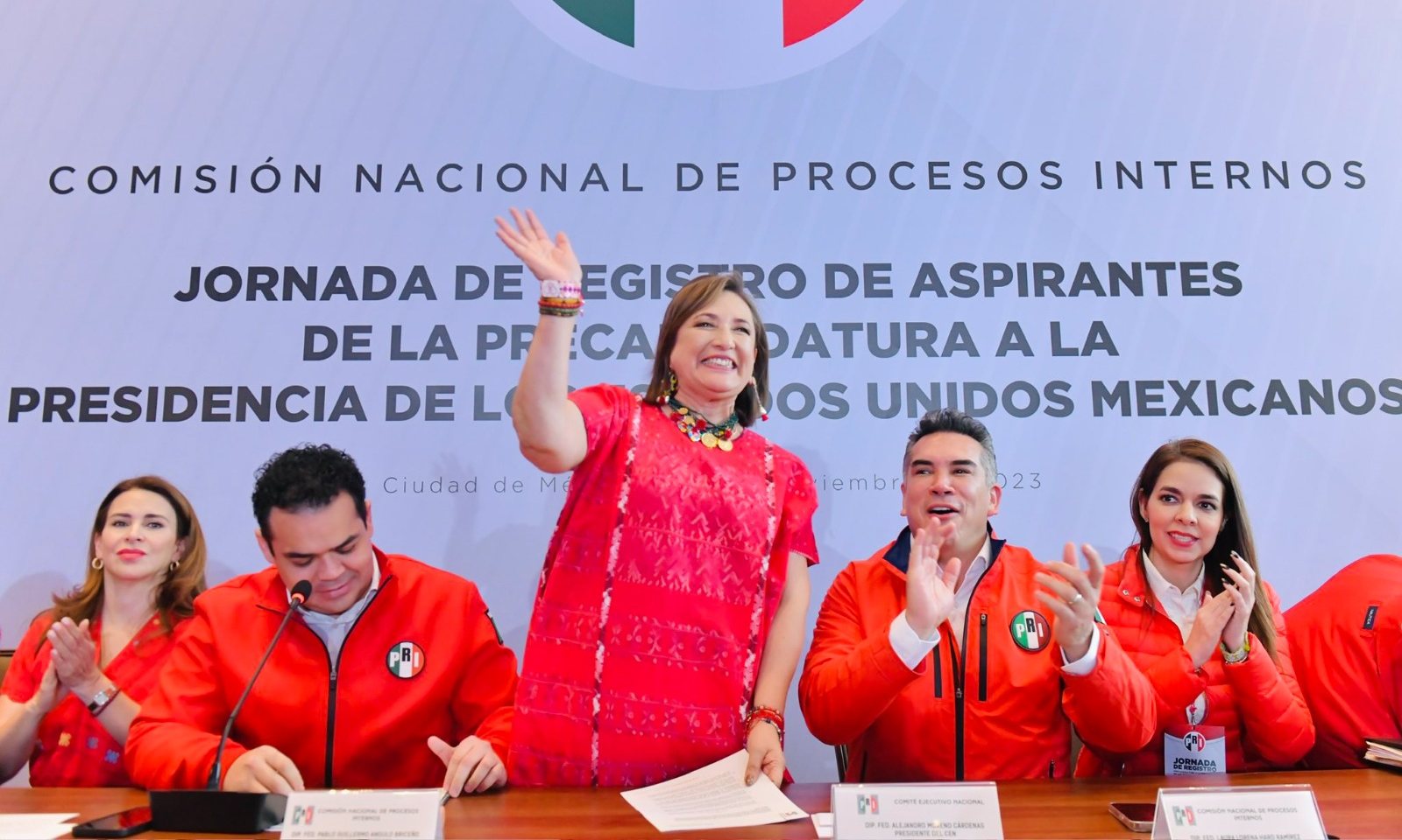 Xóchitl Gálvez se registra como precandidata del PRI y el PRD a la Presidencia en 2024