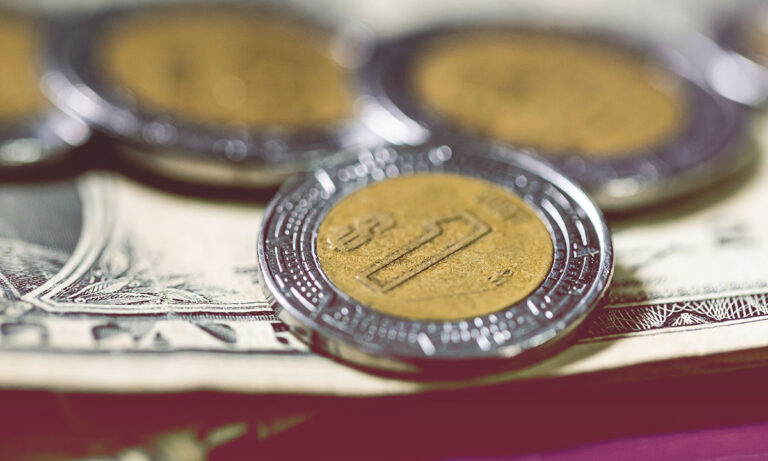 Peso mexicano se deprecia 0.40% y corta racha de seis jornadas con ganancias