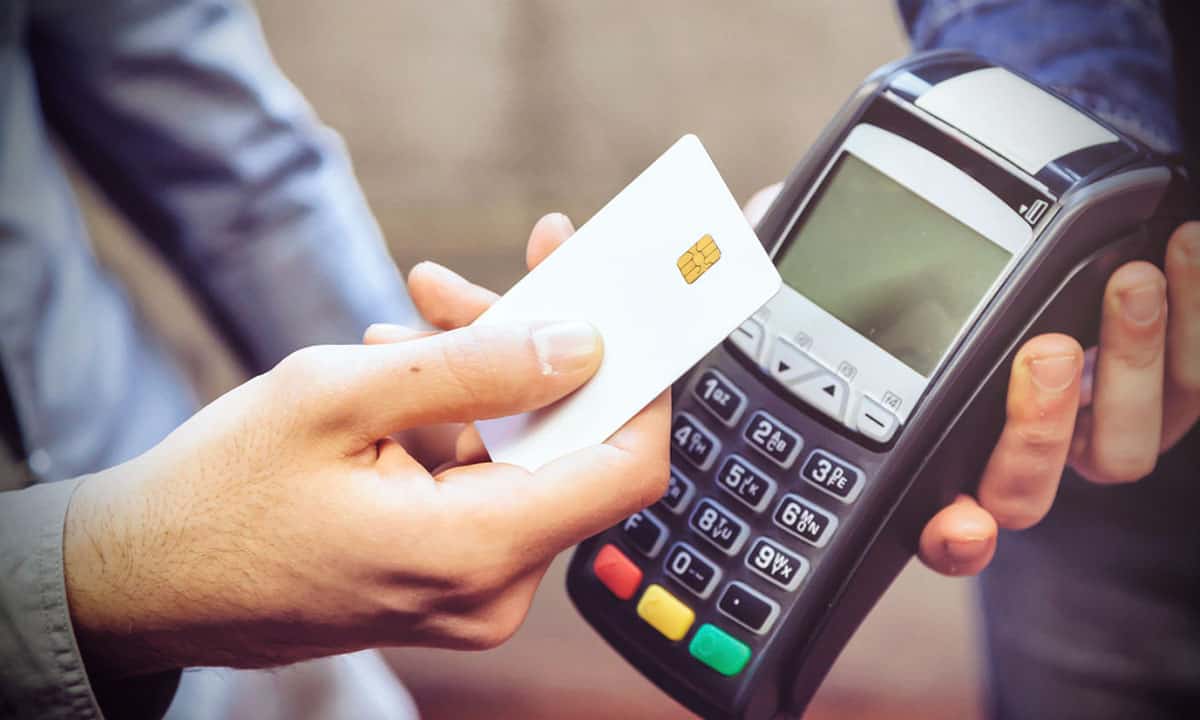 Demanda por tarjetas de crédito sigue en aumento pese a condiciones más ajustadas