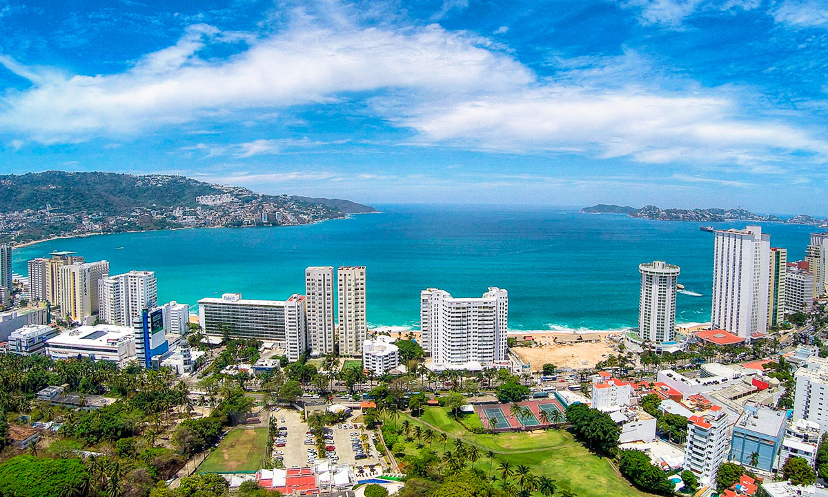 Acapulco operará en fin de año con baja capacidad y con labores de limpieza tras Otis