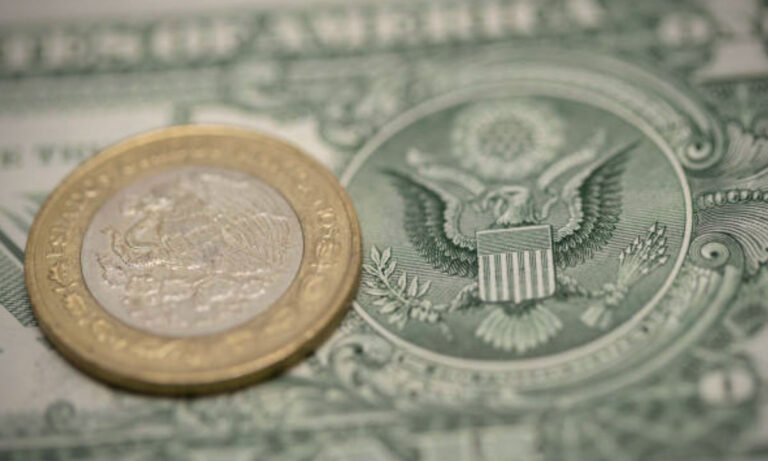 Peso mexicano acumula tres jornadas por debajo de las 17 unidades por dólar de cara al cierre de año