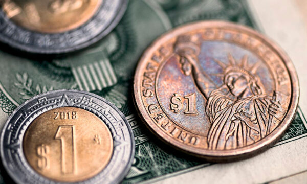 Peso registra su mejor nivel desde noviembre, mientras el mercado espera datos económicos