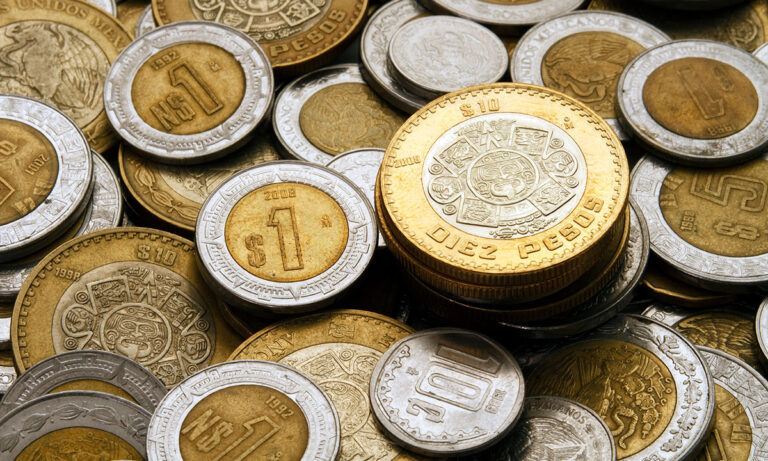 Peso cierra al alza este martes impulsado por el dato inflacionario en EU