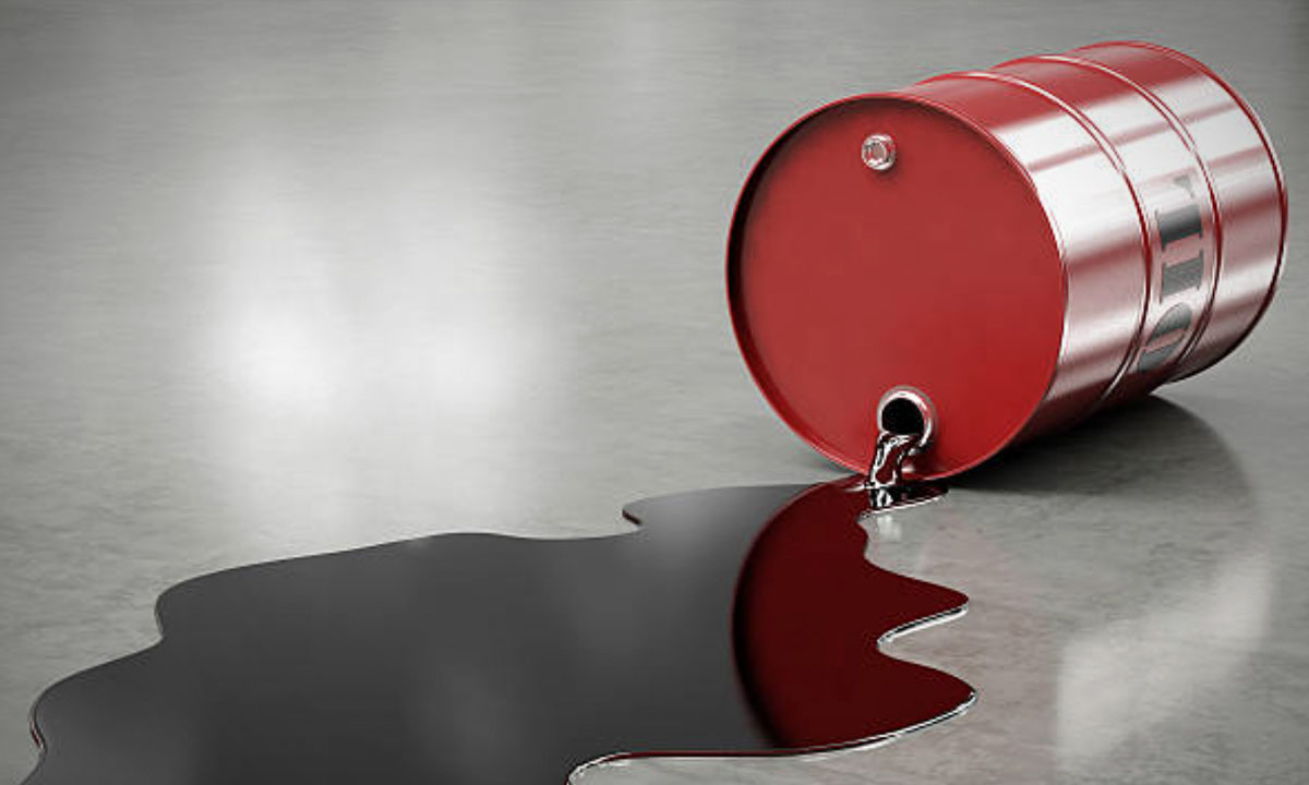 Petróleo cae casi 2% con el mercado atento al conflicto del Mar Rojo y las reservas de EU