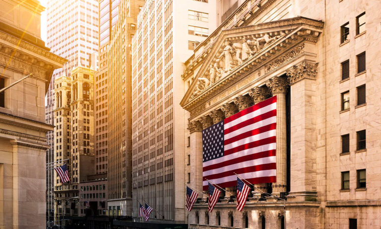 Wall Street cierra mixto, pero sus principales índices alcanzan su octava semana ganadora