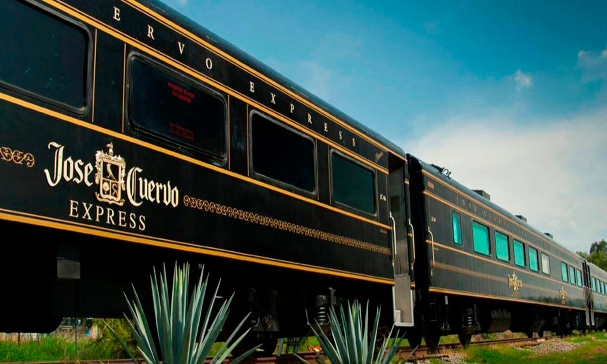 Este es el tren turístico de la familia José Cuervo que permite visitar su fábrica original en Tequila
