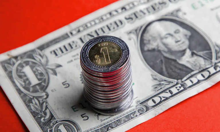 Peso mexicano se mantiene plano tras datos de empleo de EU y las minutas de Banxico