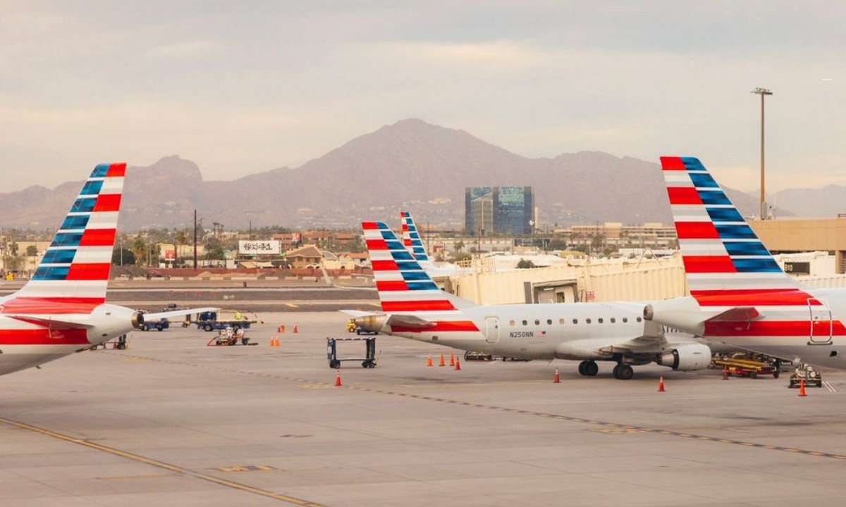  American Airlines presentó pérdidas millonarias en el 1T24, pero confía en superar las estimaciones de los analistas para 2T24.