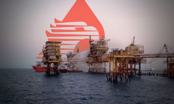 Pemex deja de producir 20,000 bpd tras incendio en plataforma de Campeche