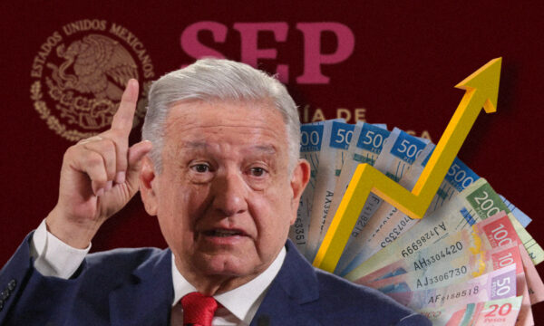 AMLO anuncia incremento de 10% al salario promedio de los maestros